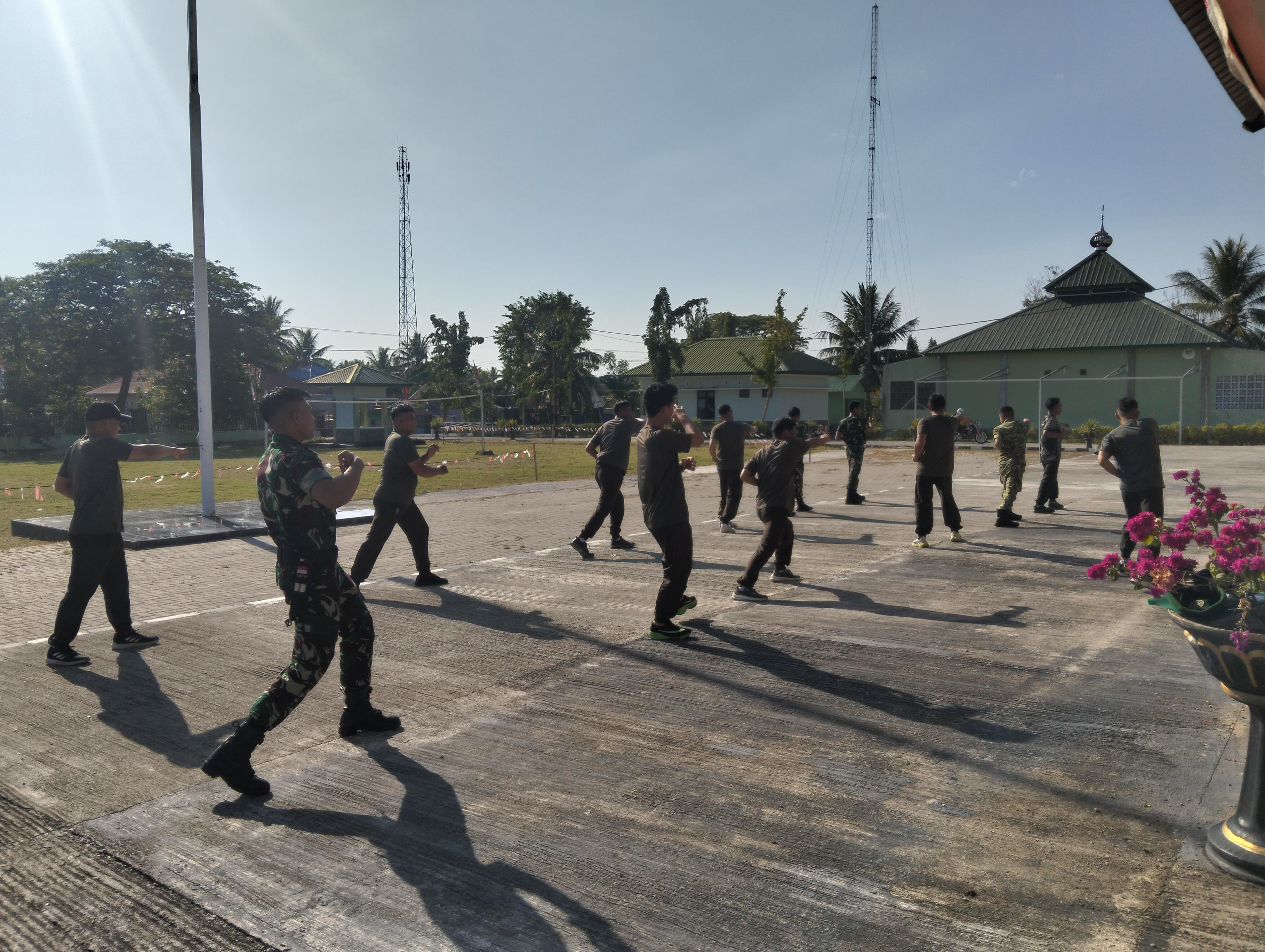 Personel Kodim 1315 Kabupaten Gorontalo Tingkatkan Ketangkasan Melalui Latihan Pencak Silat Militer Untuk Kesiapan Tugas Lapangan