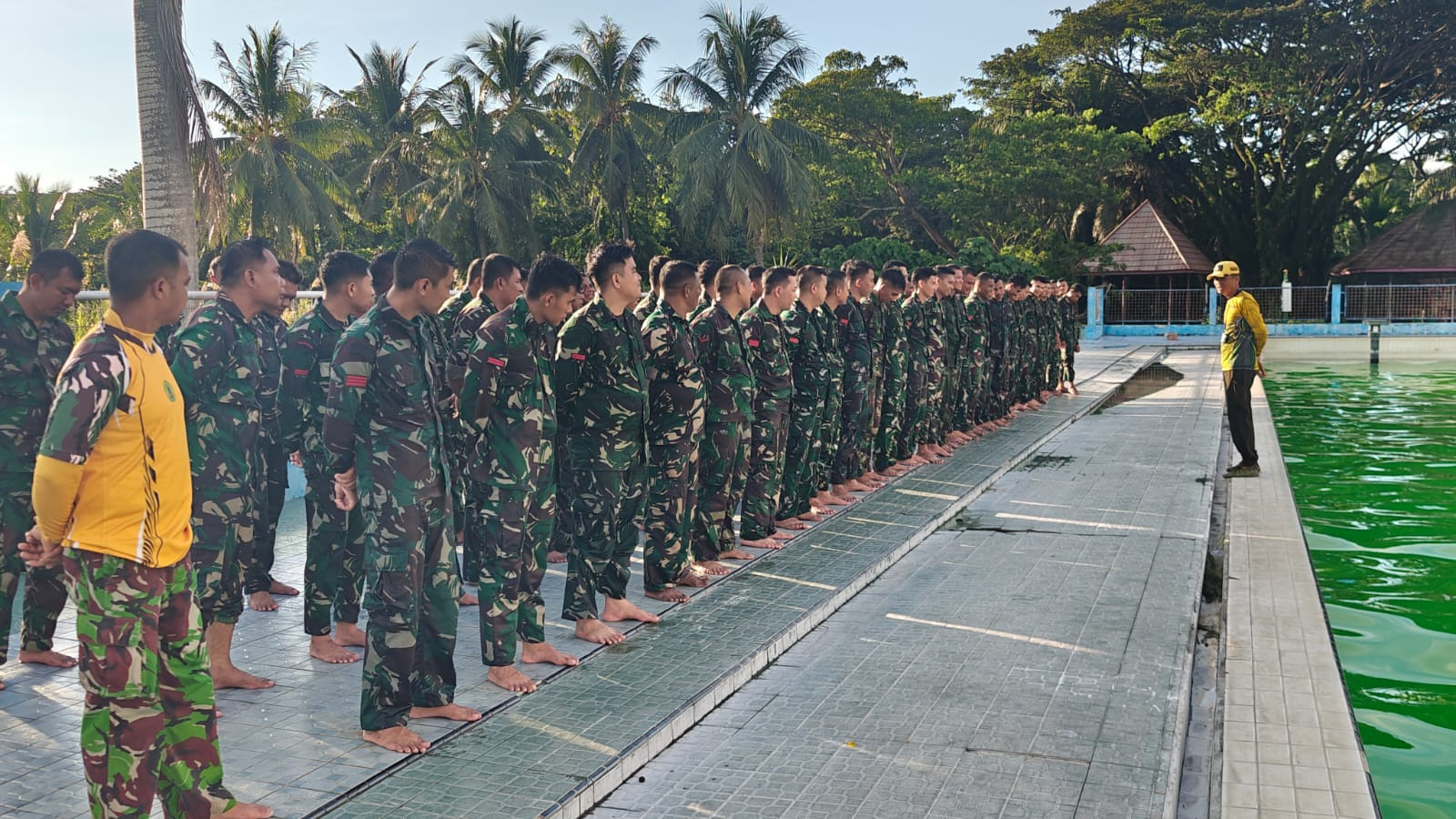 Kesegaran Jasmani UKP 2026 Kodim 1315/Kab. Gorontalo Berlangsung Semangat Melalui Materi Ketangkasan Renang Prajurit