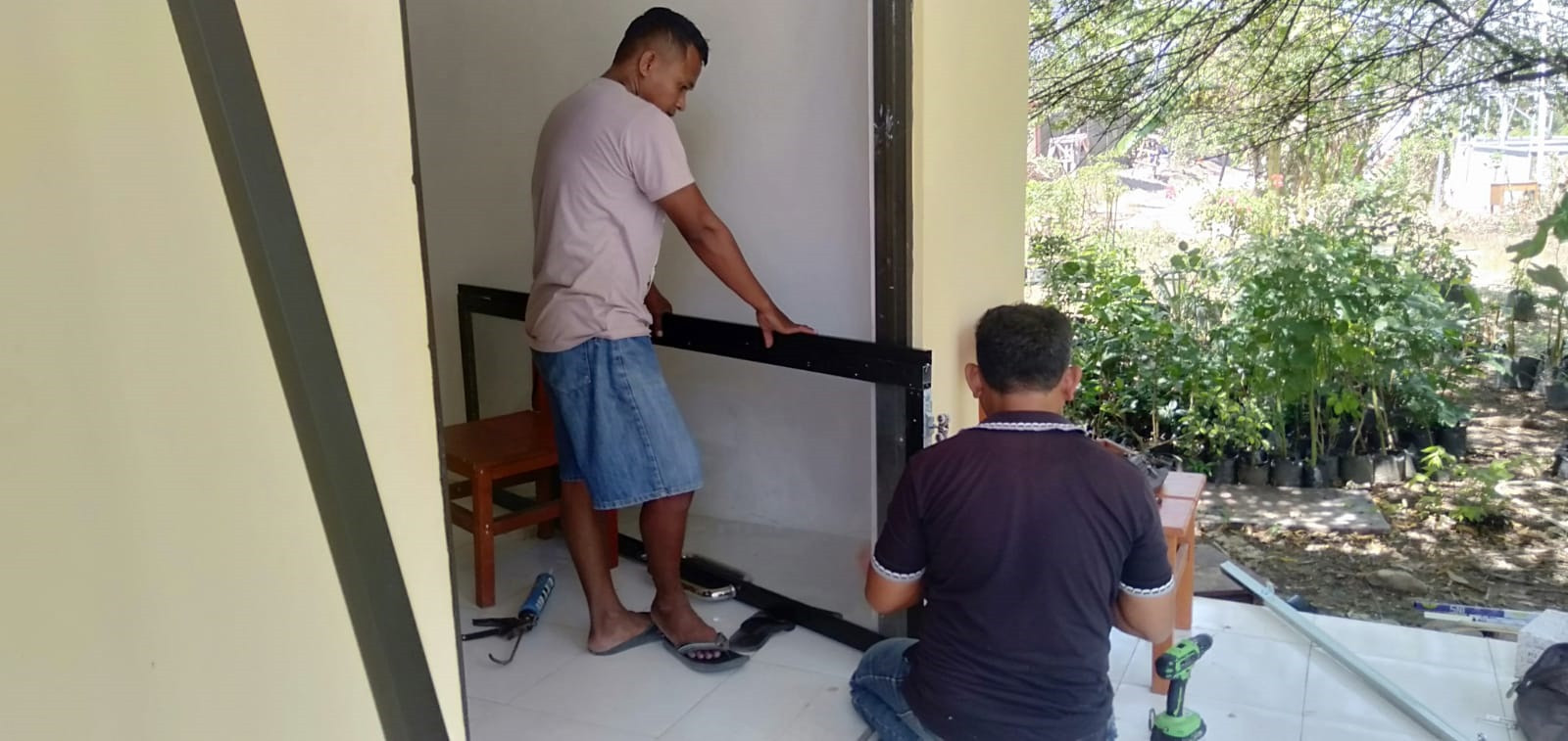 Personel Kodim 1315 Kabupaten Gorontalo Dukung Percepatan Rehab SMK PPN Gorontalo untuk Tingkatkan Fasilitas Pendidikan